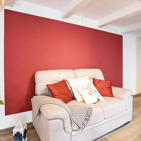 Apartment Apt, 6