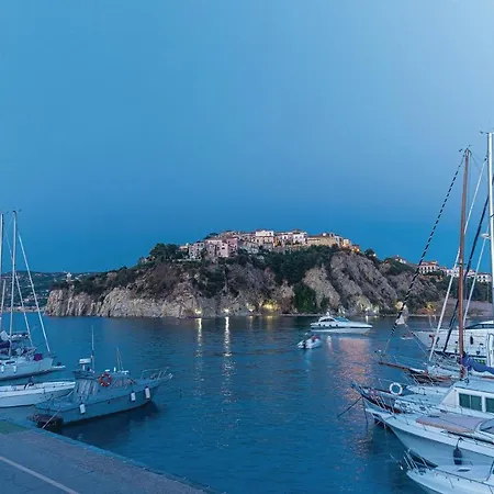 Apartment Apt, 6 Laureana Cilento
